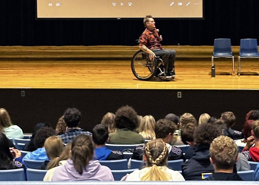 Kevin Brooks speaks to Mount Markham High School